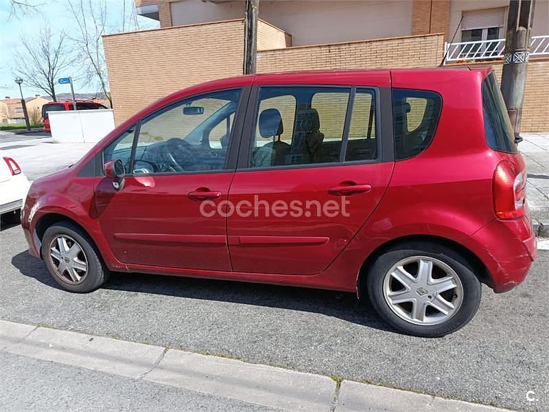 Usado Renault Grand Modus Authentique 85 CV (62 kW) 2009 Granate Monovolumen