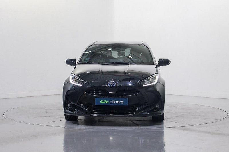 Usado Toyota Yaris Hybrid Style 116 CV (85 kW) 2022 Negro Berlina