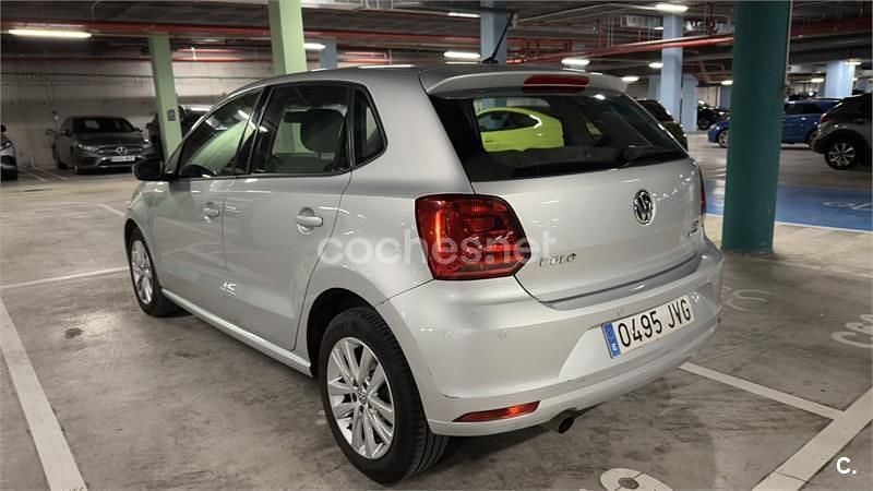 Usado VW Polo Sportline 90 CV (66 kW) 2016 Gris / plata Berlina