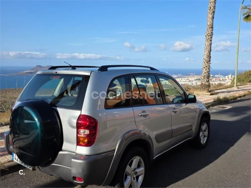 Gris / plata Usado 2005 Toyota RAV4 Luna SUV | 7400 € (Precio justo) - Imagen 1/4