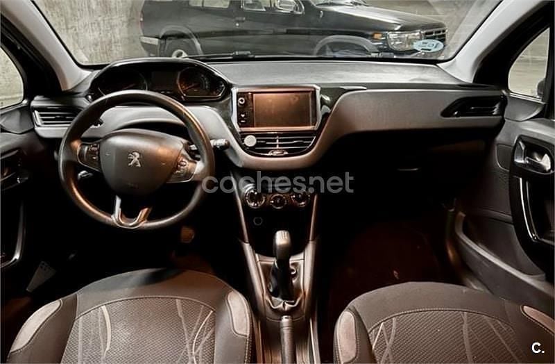 Usado Peugeot 208 Active 82 CV (60 kW) 2014 Negro Utilitario