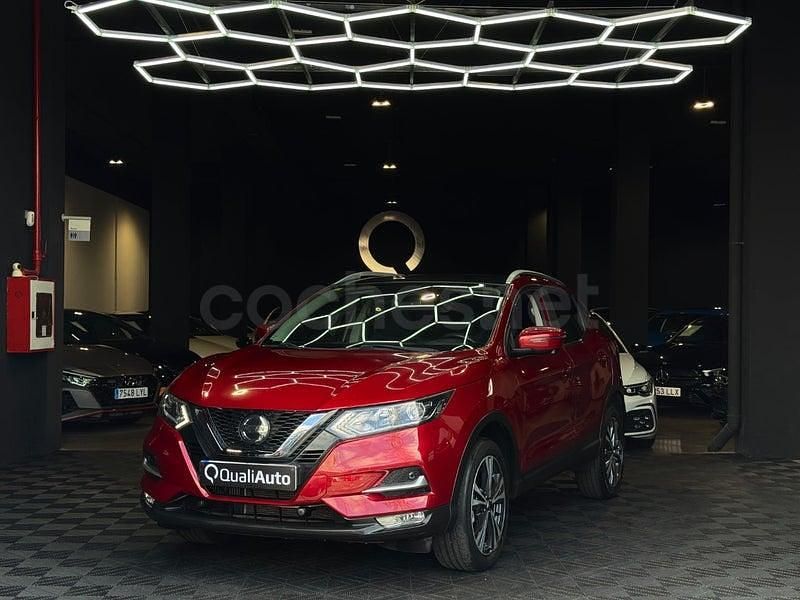 Usado Nissan Qashqai Visia 116 CV (85 kW) 2018 Granate SUV