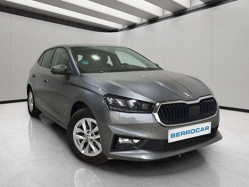Gris Usado 2024 Skoda Fabia Selection Berlina | 16.990 € (Precio justo) - Imagen 1/4