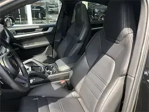 Usado Porsche Cayenne E-Hybrid 471 CV (346 kW) 2025 Negro metalizado SUV