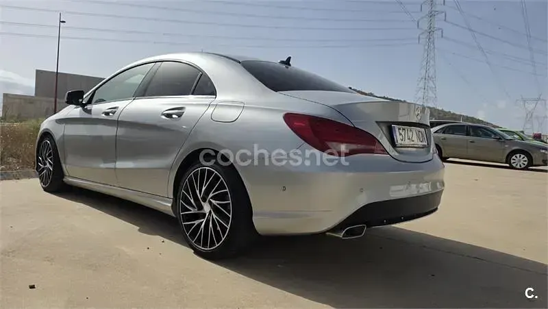 Usado Mercedes CLA180 Urban 122 CV (89 kW) 2013 Gris / plata Coupe