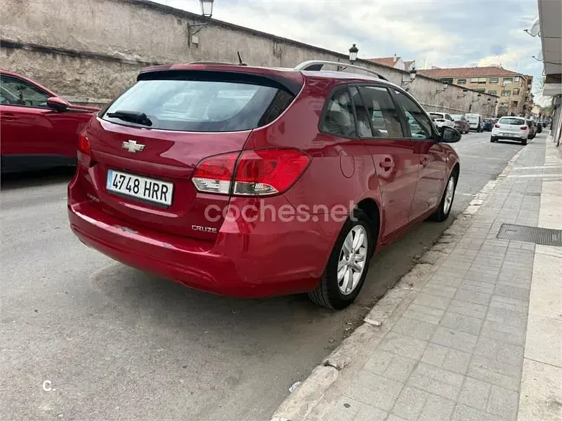 Usado Chevrolet Cruze LTZ 163 CV (119 kW) 2013 Rojo Familiar