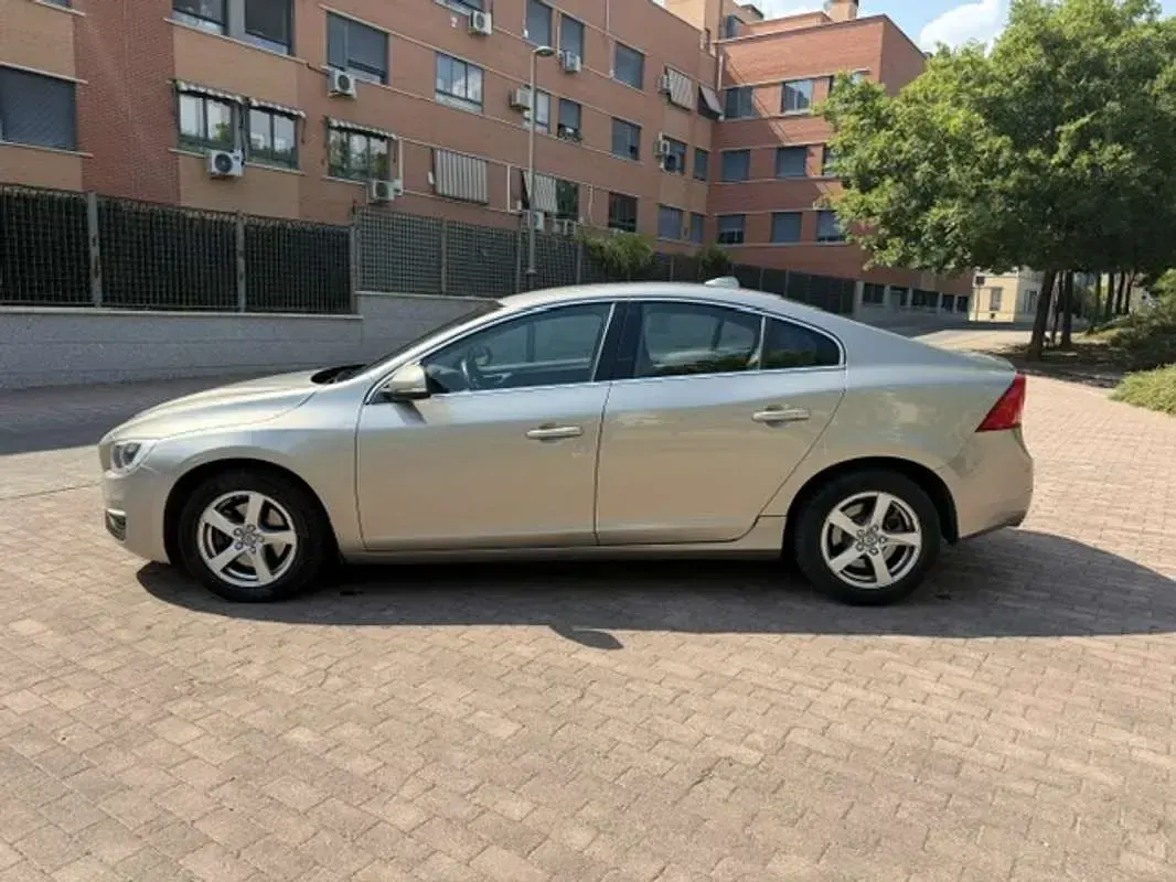 Usado Volvo S60 Momentum 150 CV (110 kW) 2016 Beige Berlina