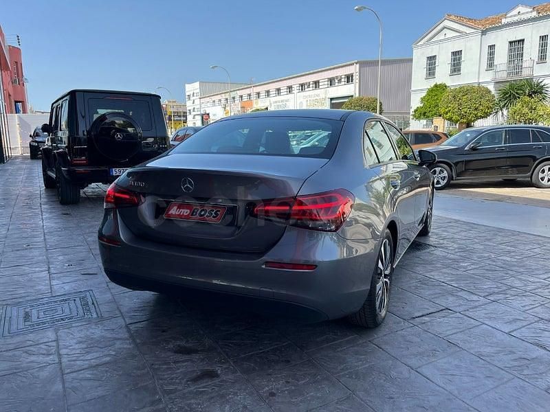 Usado Mercedes A180 136 CV (100 kW) 2022 Gris / plata Berlina