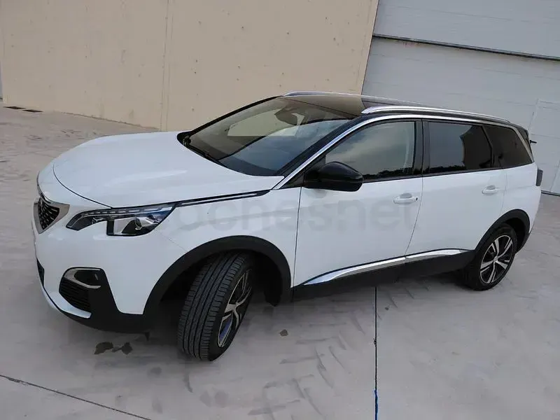 Usado Peugeot 5008 Allure 130 CV (95 kW) 2020 Blanco SUV