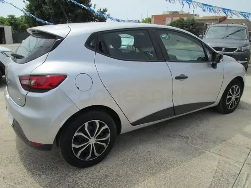 Usado Renault Clio IV Authentique 75 CV (55 kW) 2015 Gris / plata Berlina
