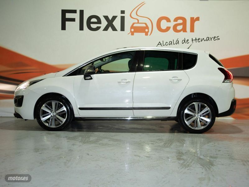 Usado Peugeot 3008 Allure 130 CV (95 kW) 2016 Blanco Berlina