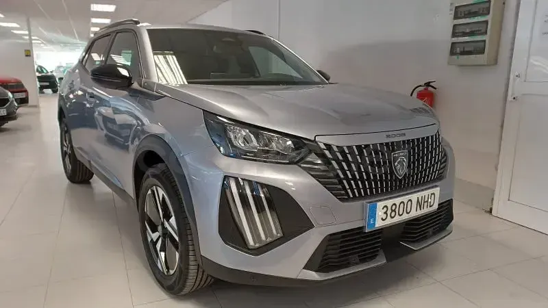 Nuevo Peugeot 2008 Allure 145 CV (106 kW) 2025 Gris / plata SUV