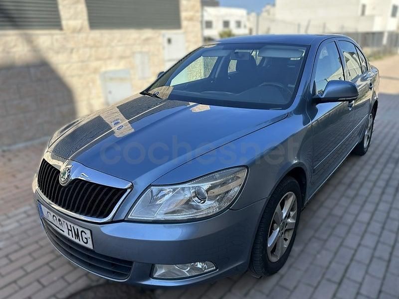 Usado Skoda Octavia Active 105 HP (77 kW) 2012 Cinzento Sedan