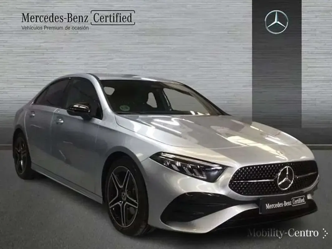Usado Mercedes A180 109 CV (80 kW) 2025 Plateado Utilitario