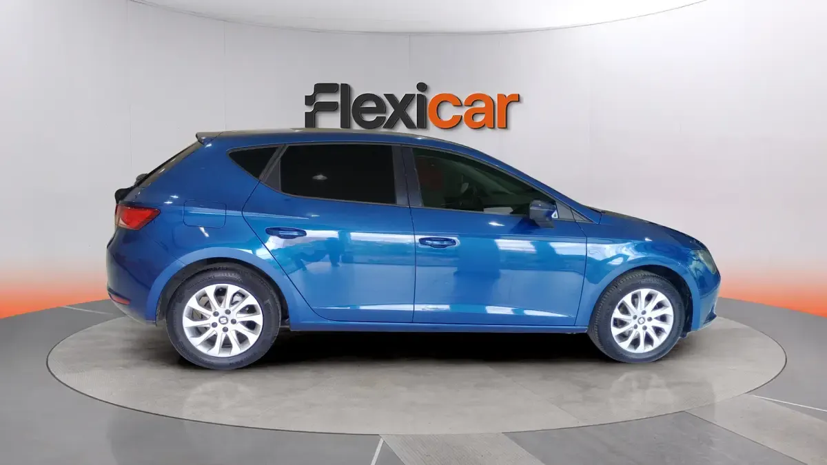 Usado Seat Leon Reference 105 CV (77 kW) 2015 Azul Berlina