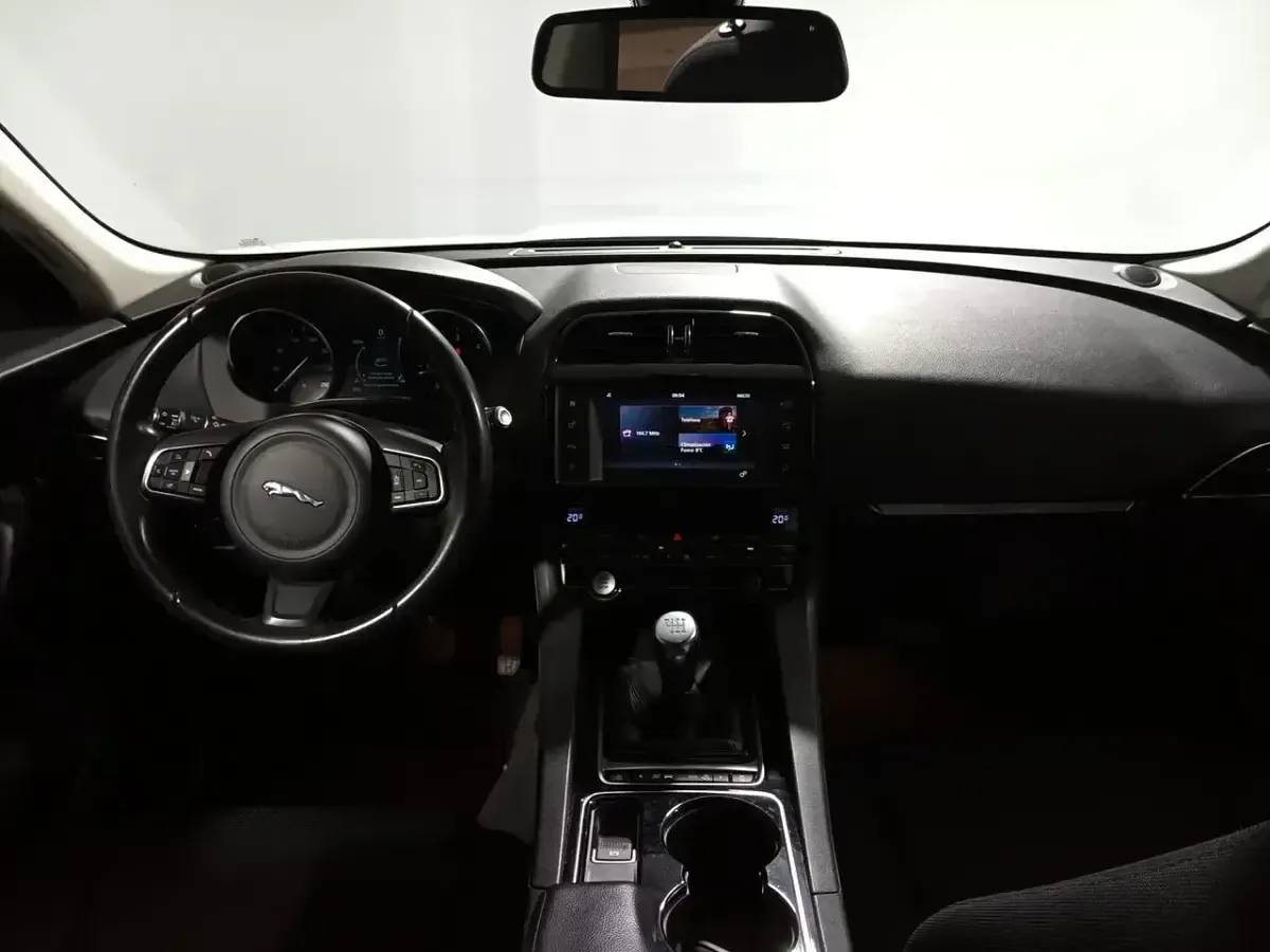 Usado Jaguar F-Pace Pure 163 CV (119 kW) 2018 Blanco SUV