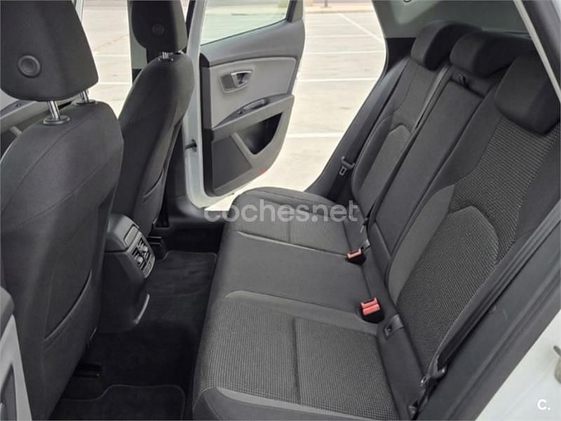 Usado Seat Leon I-Tech 105 CV (77 kW) 2013 Blanco Berlina