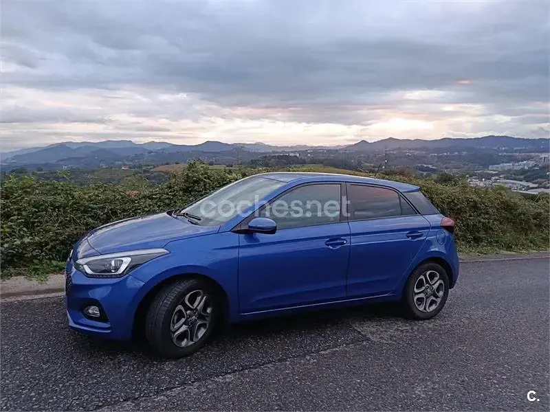 Usado Hyundai i20 100 CV (73 kW) 2018 Azul Berlina