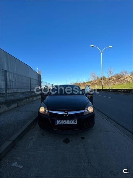 Usado Opel Astra Cosmo 100 CV (73 kW) 2006 Negro Berlina