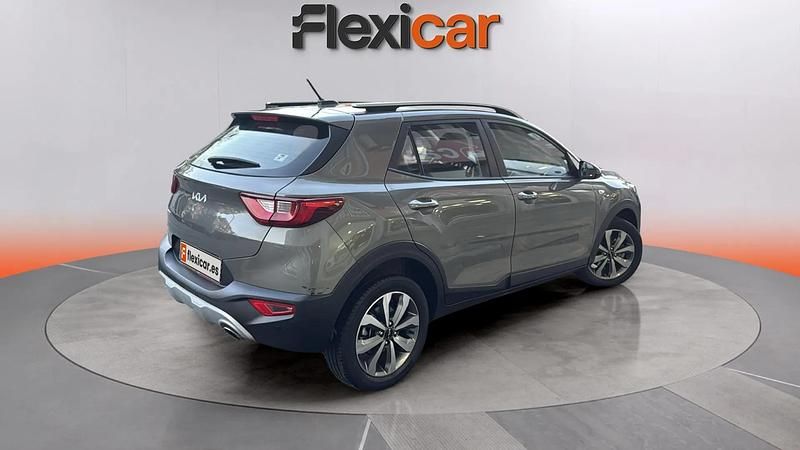 Usado Kia Stonic 84 HP (61 kW) 2021 Cinzento SUV
