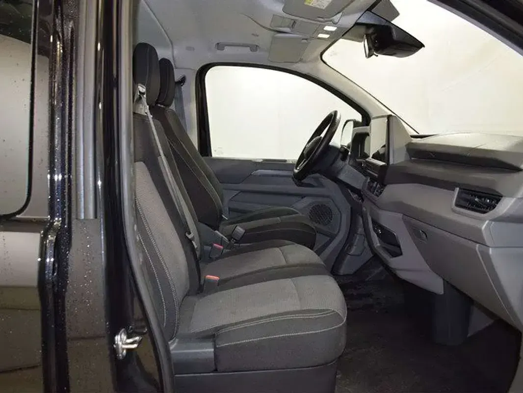 Käytetty VW Caravelle 150 HP (110 kW) 2025 Musta Van