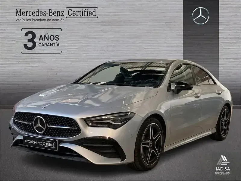 Usado Mercedes CLA200 163 CV (119 kW) 2025 Gris / plata Berlina