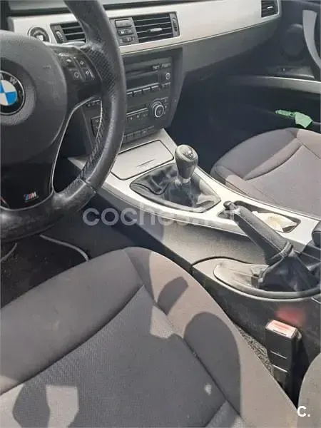 Usado BMW 318 143 CV (105 kW) 2009 Negro Familiar