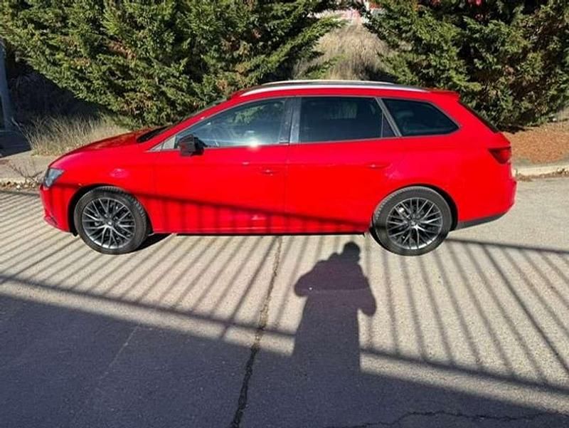 Usado Seat Leon ST Style 110 CV (80 kW) 2016 Rojo Familiar