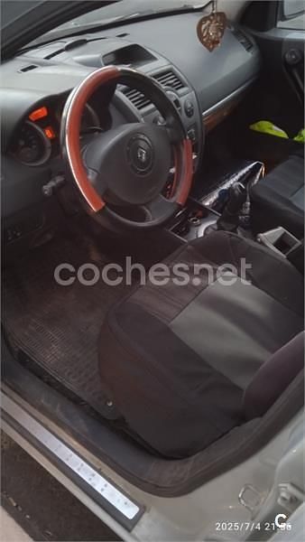 Gris / plata Usado 2006 Renault Mégane II Dynamique Berlina | 2000 € (Buen precio) - Imagen 1/4