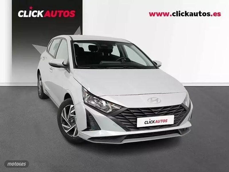Usado Hyundai i20 79 CV (58 kW) 2025 Gris Utilitario
