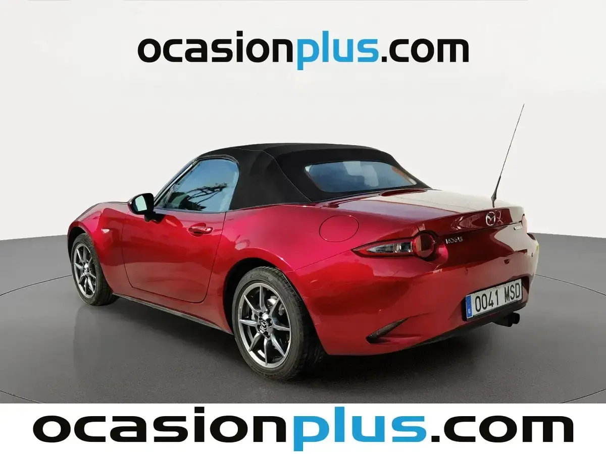 Usado Mazda MX5 Exclusive-Line 132 HP (97 kW) 2024 Vermelho Cabrios