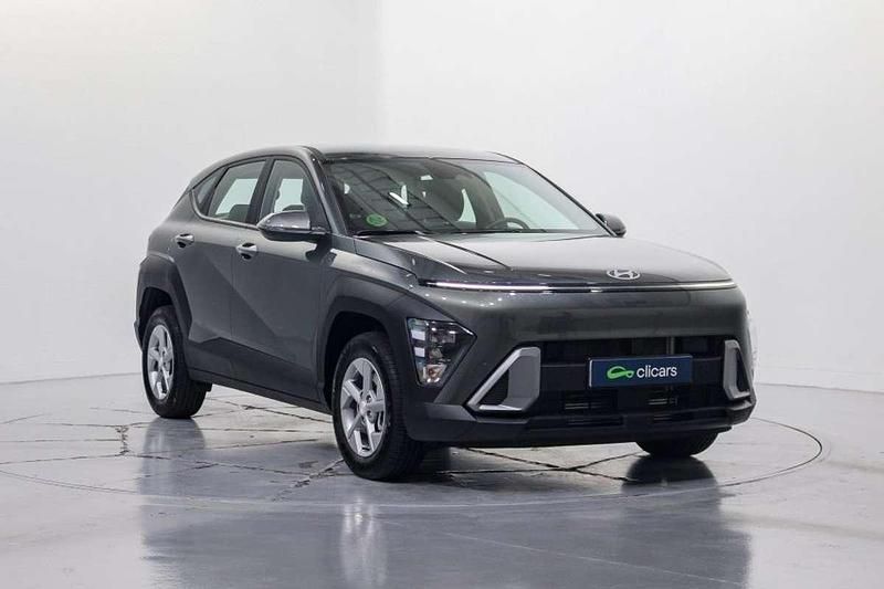 Usado Hyundai Kona 101 CV (74 kW) 2025 Gris SUV