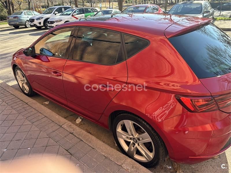 Usado Seat Leon FR 130 CV (95 kW) 2019 Rojo Berlina