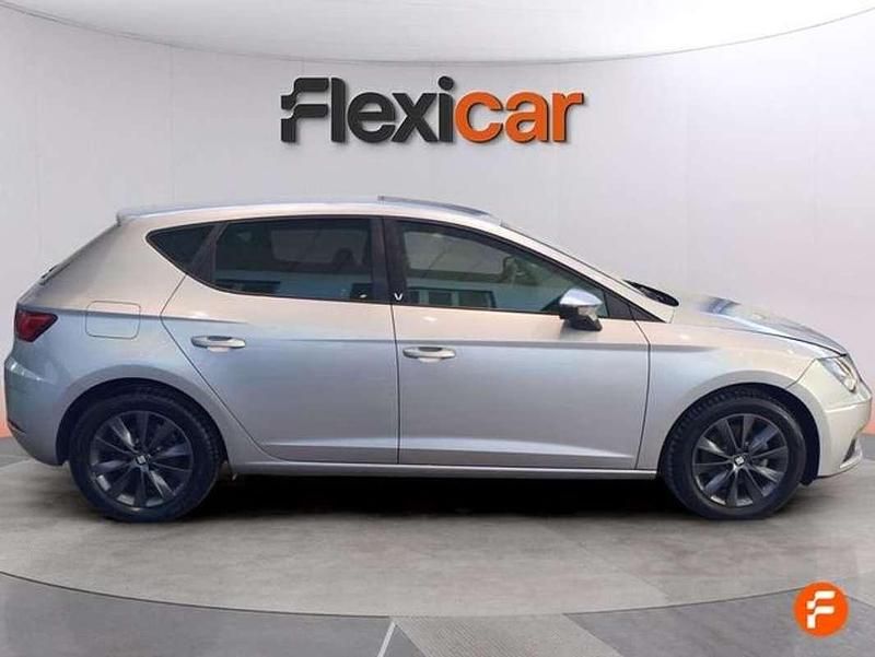 Usado Seat Leon ST Style 131 CV (96 kW) 2020 Gris Familiar