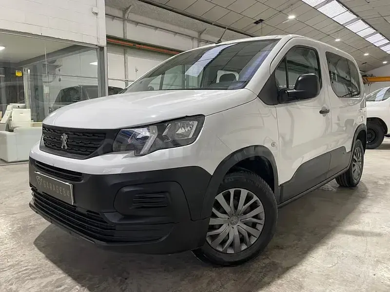 Usado Peugeot Rifter Allure 100 CV (73 kW) 2023 Blanco Monovolumen