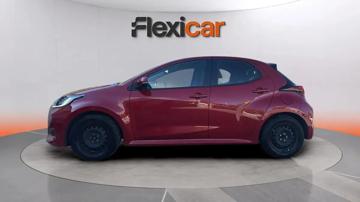 Usado Toyota Yaris Hybrid Active 116 CV (85 kW) 2023 Rojo Berlina