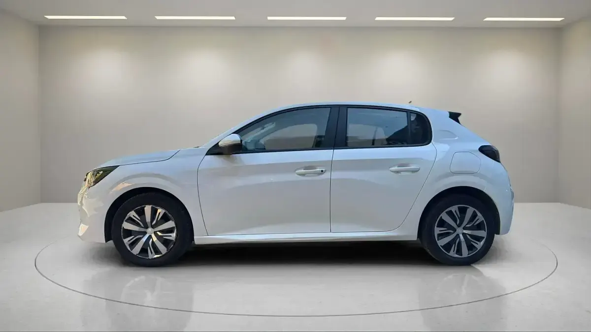 Usado Peugeot 208 Active 100 CV (73 kW) 2020 Blanco Utilitario
