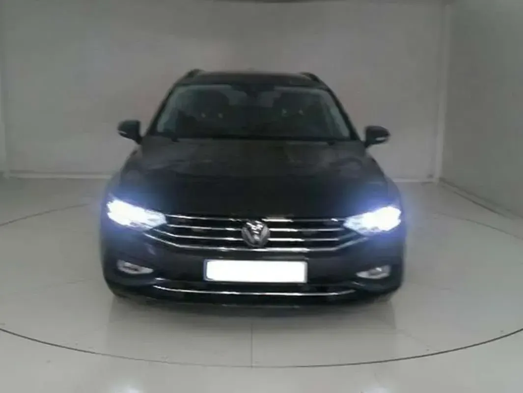 Usado VW Passat Executive 150 CV (110 kW) 2023 Gris Familiar