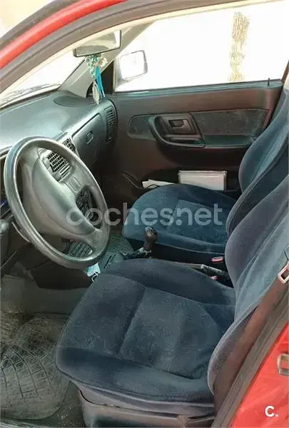 Usado Seat Cordoba 100 CV (73 kW) 1998 Rojo Familiar