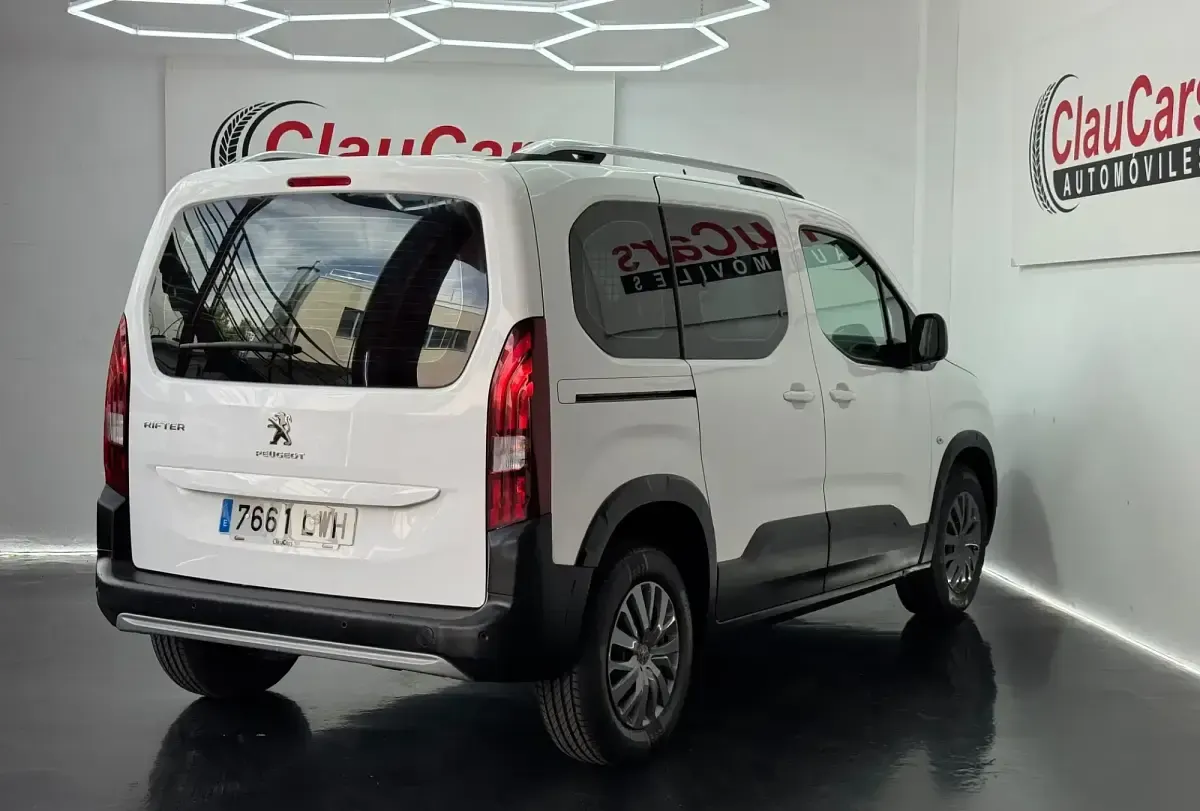 Usado Peugeot Rifter Allure 100 CV (73 kW) 2022 Blanco Monovolumen