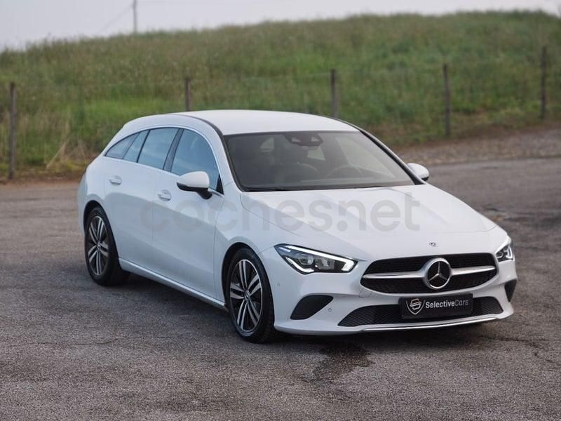 Usado Mercedes CLA200 Shooting Brake 150 CV (110 kW) 2021 Blanco Familiar
