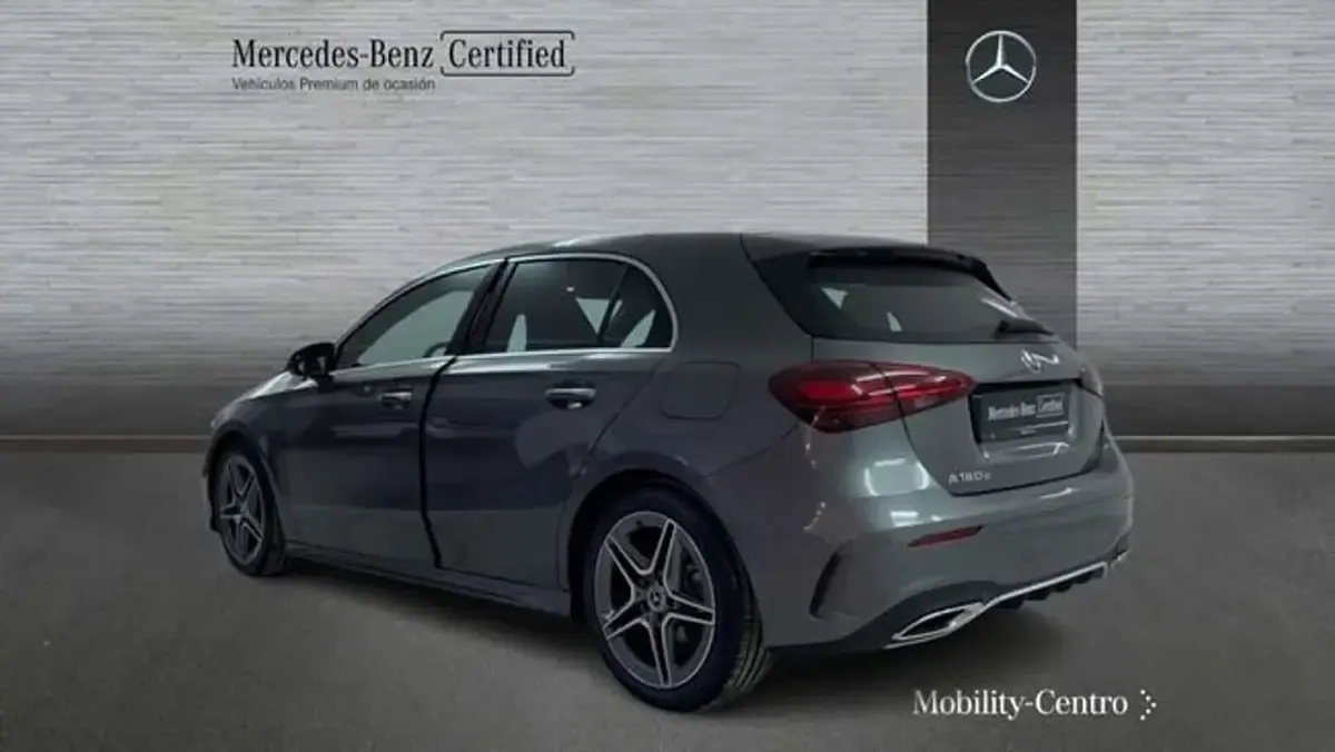 Usado Mercedes A180 109 CV (80 kW) 2024 Gris Utilitario