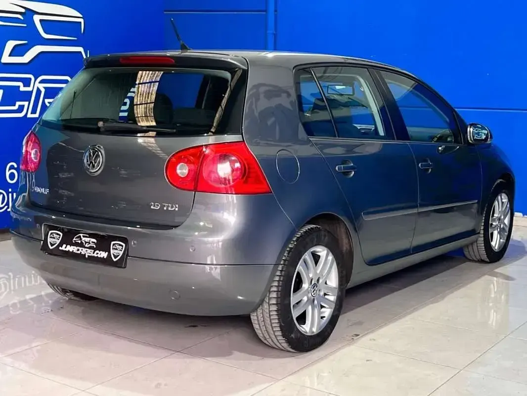 Usado VW Golf V Highline 105 CV (77 kW) 2008 Gris Utilitario