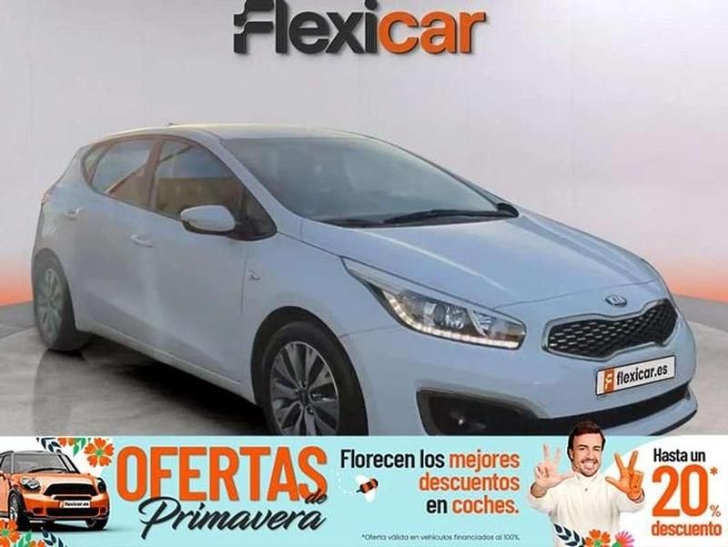 Usado Kia Ceed 101 CV (74 kW) 2018 Blanco Utilitario