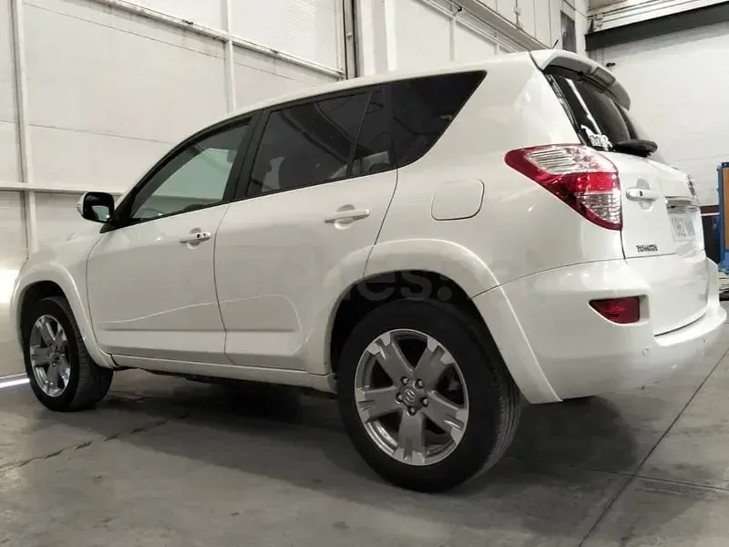 Usado Toyota RAV4 Executive 150 CV (110 kW) 2011 Blanco SUV
