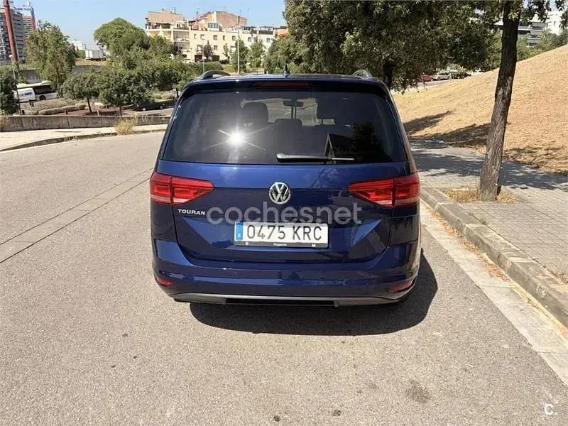 Usado VW Touran Edition 115 CV (84 kW) 2018 Azul Monovolumen