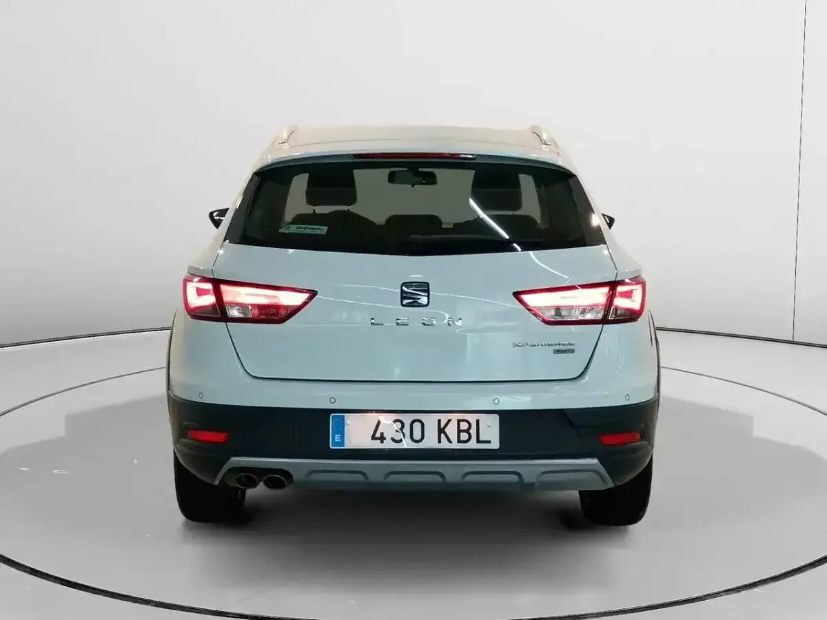 Usado Seat Leon 4Drive 150 CV (110 kW) 2017 Blanco Familiar