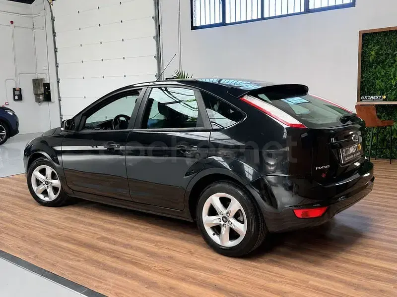 Usado Ford Focus Trend 109 CV (80 kW) 2009 Negro Berlina