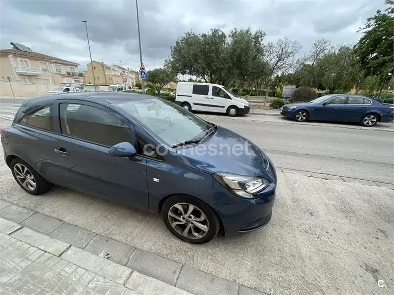 Usado Opel Corsa Selective 75 CV (55 kW) 2015 Azul Utilitario