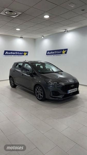 Gris Usado 2023 Ford Fiesta ST-Line Utilitario | 18.900 € (Un poco caro) - Imagen 1/4